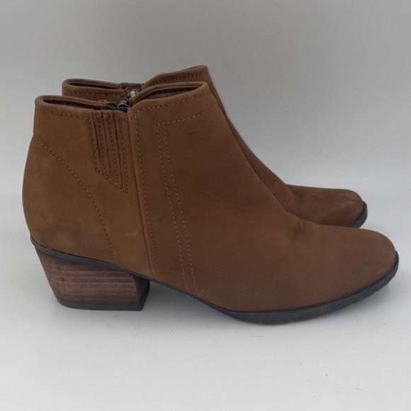 Blondo Brown round toe low heeled waterproof ankle boots booties - Picture 1 of 7